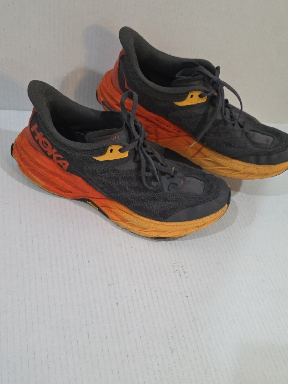 Hoka SpeedGoat 5 Men's Dark Gray Running Shoes with Orange and Yellow Size 10.5 - Picture 4 of 11